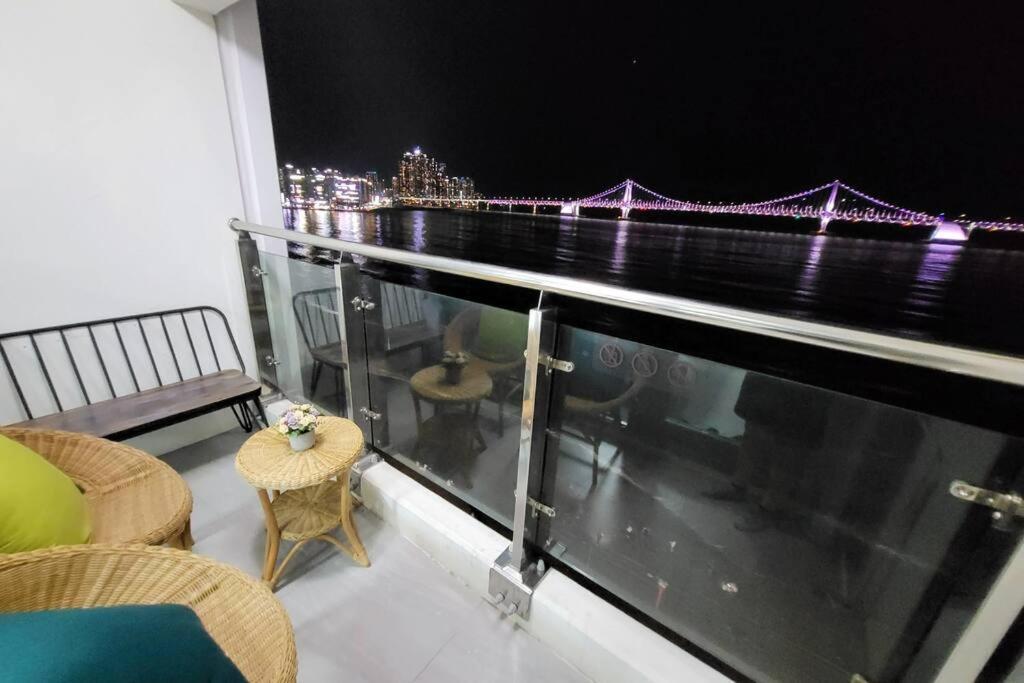 Gwangan-Ri Grand Terrace Ocean View Appartement Busan Buitenkant foto